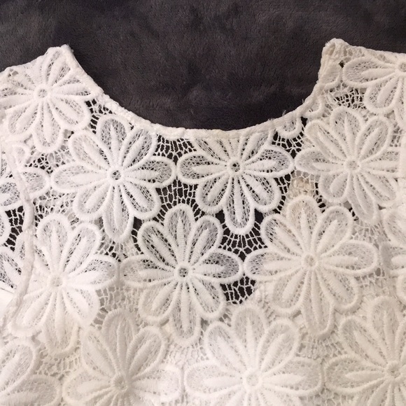 Phanuel Flower Knit Crop Top (White) - Picture 2 of 6